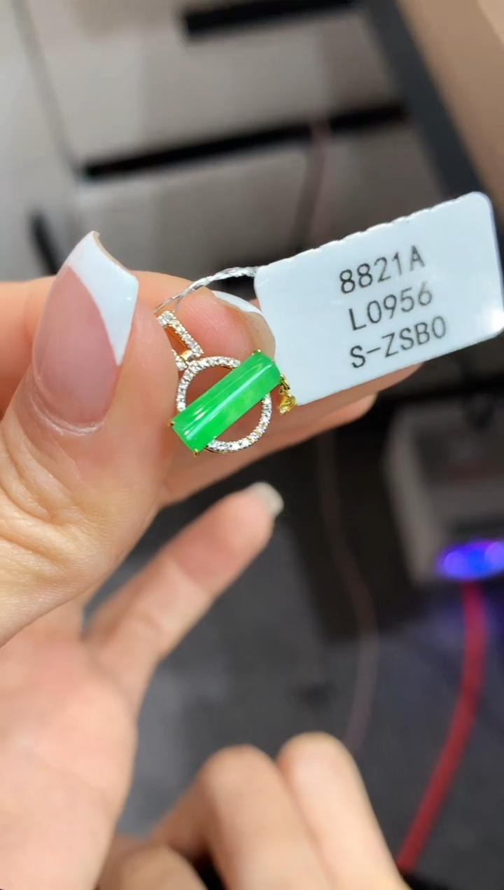 【闪购商品】翡翠吊坠(不含链)18K金镶嵌L0956