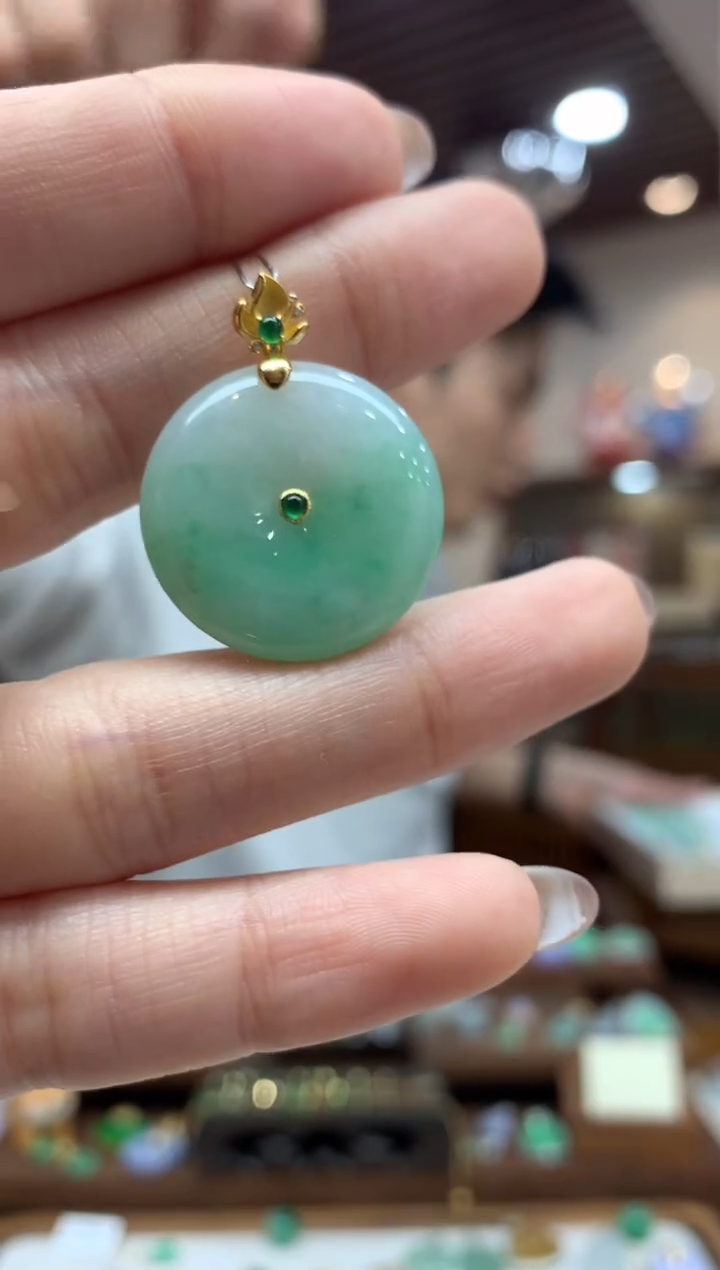 【闪购商品】翡翠吊坠(不含链)18K金镶嵌平安扣