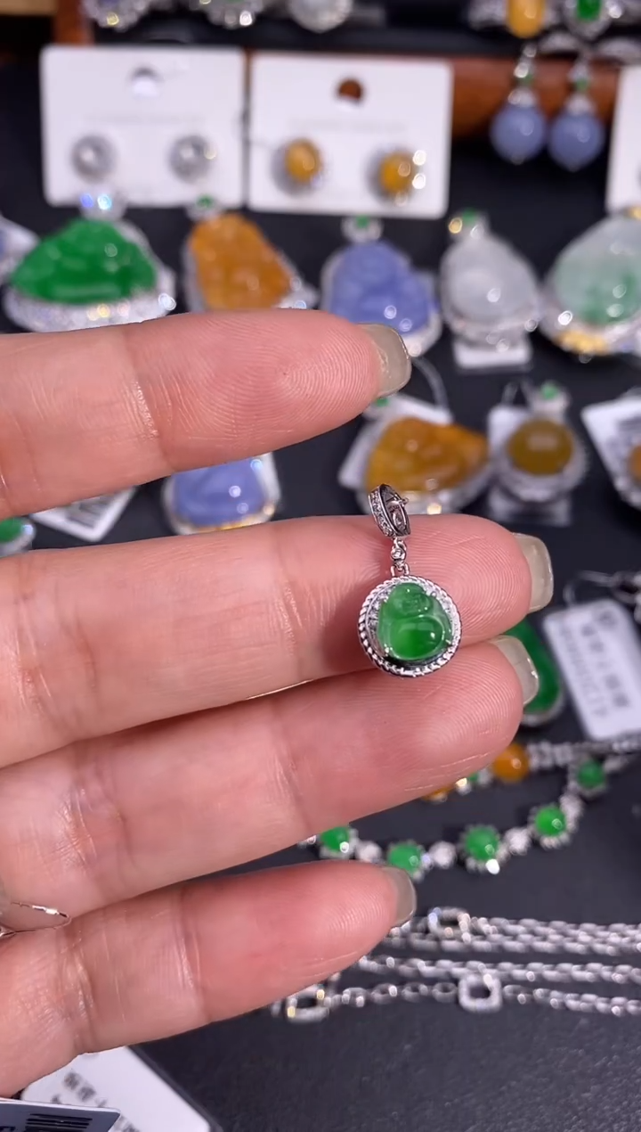 【闪购商品】翡翠颈饰18K金镶嵌吊坠