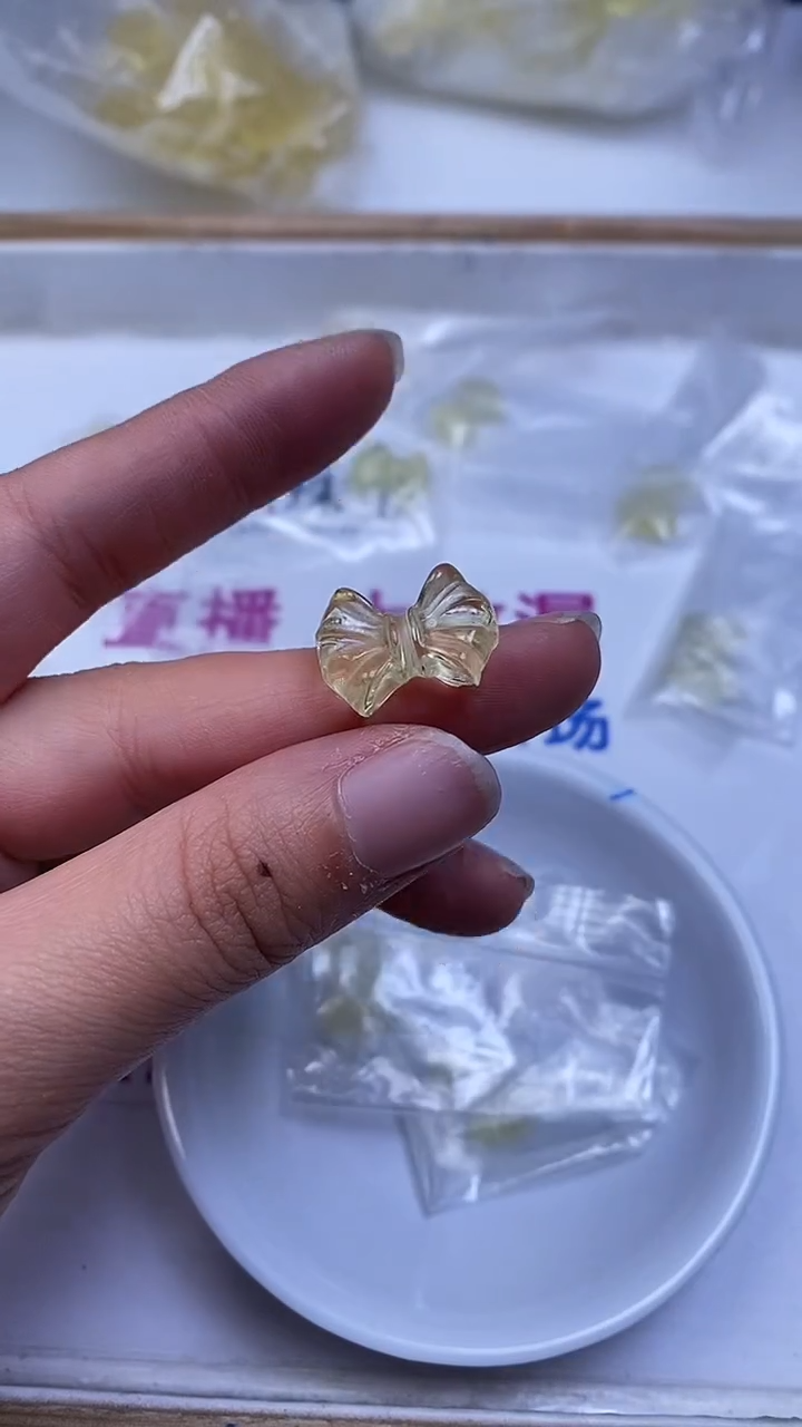 未镶嵌珠宝半成品水晶D432 黄水晶 蝴蝶结1个8.8元