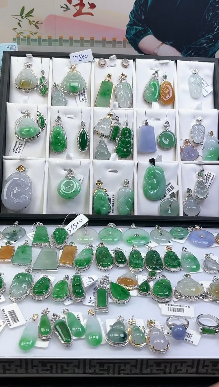 【闪购商品】翡翠颈饰18K金镶嵌紫罗兰蛋面