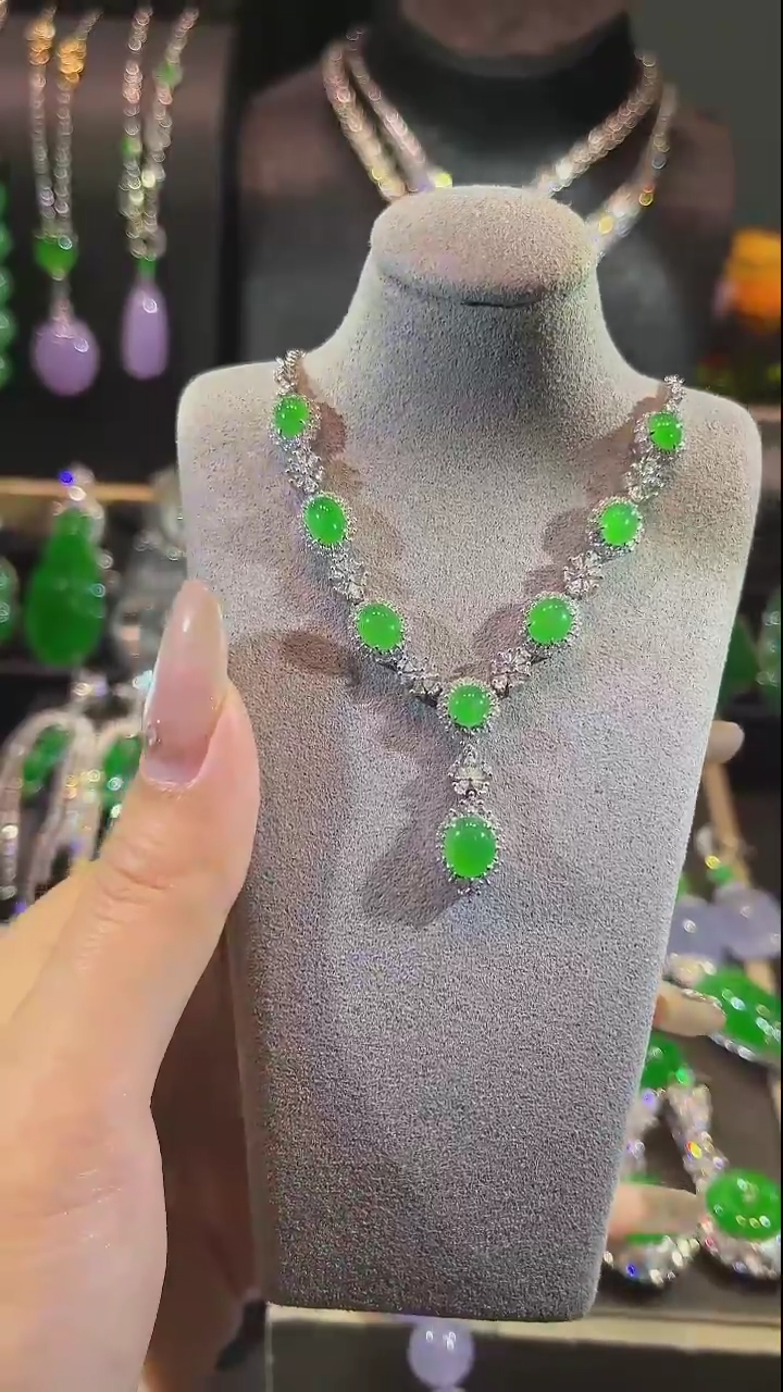 【闪购商品】翡翠套链18K金镶嵌吊坠