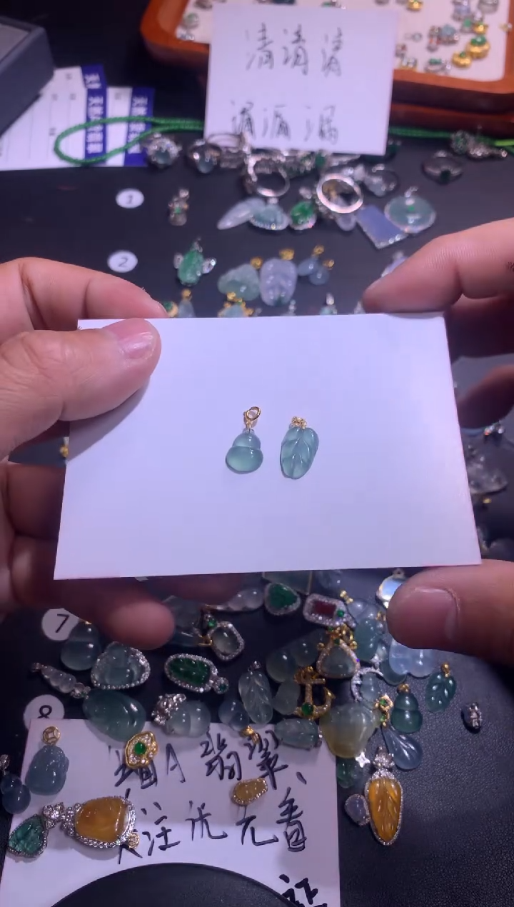 【闪购商品】翡翠吊坠(不含链)18K金镶嵌1