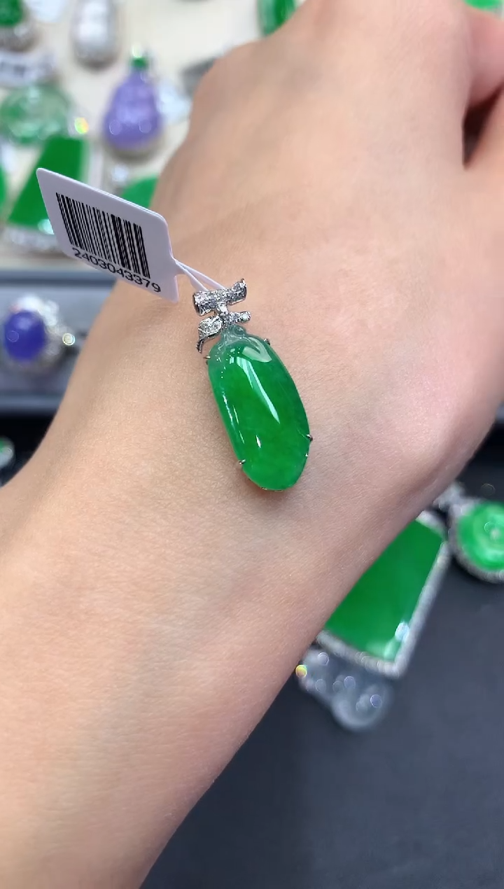 【闪购商品】翡翠吊坠(不含链)18K金镶嵌w52           