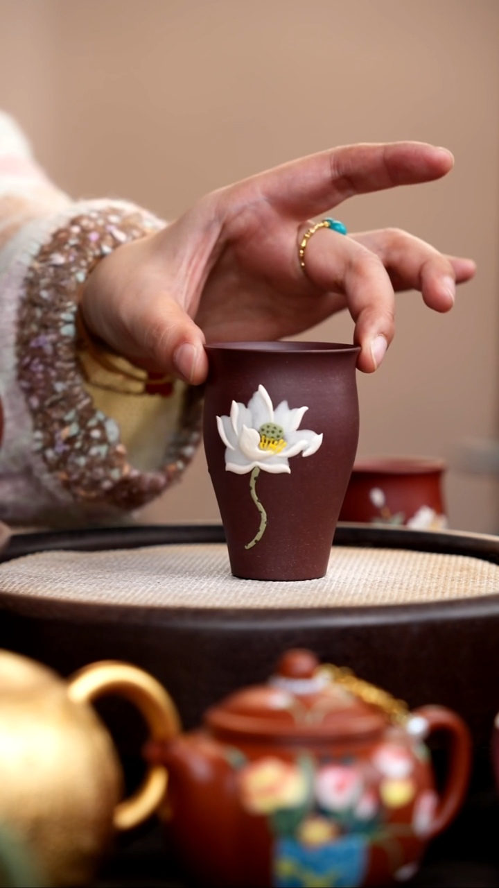 茶壶紫砂紫泥闻香杯泥绘白莲