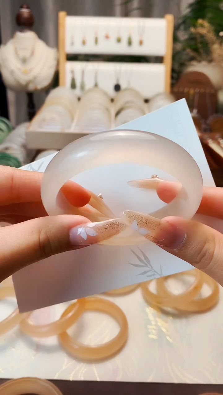 【闪购商品】石英质玉手镯未镶嵌60