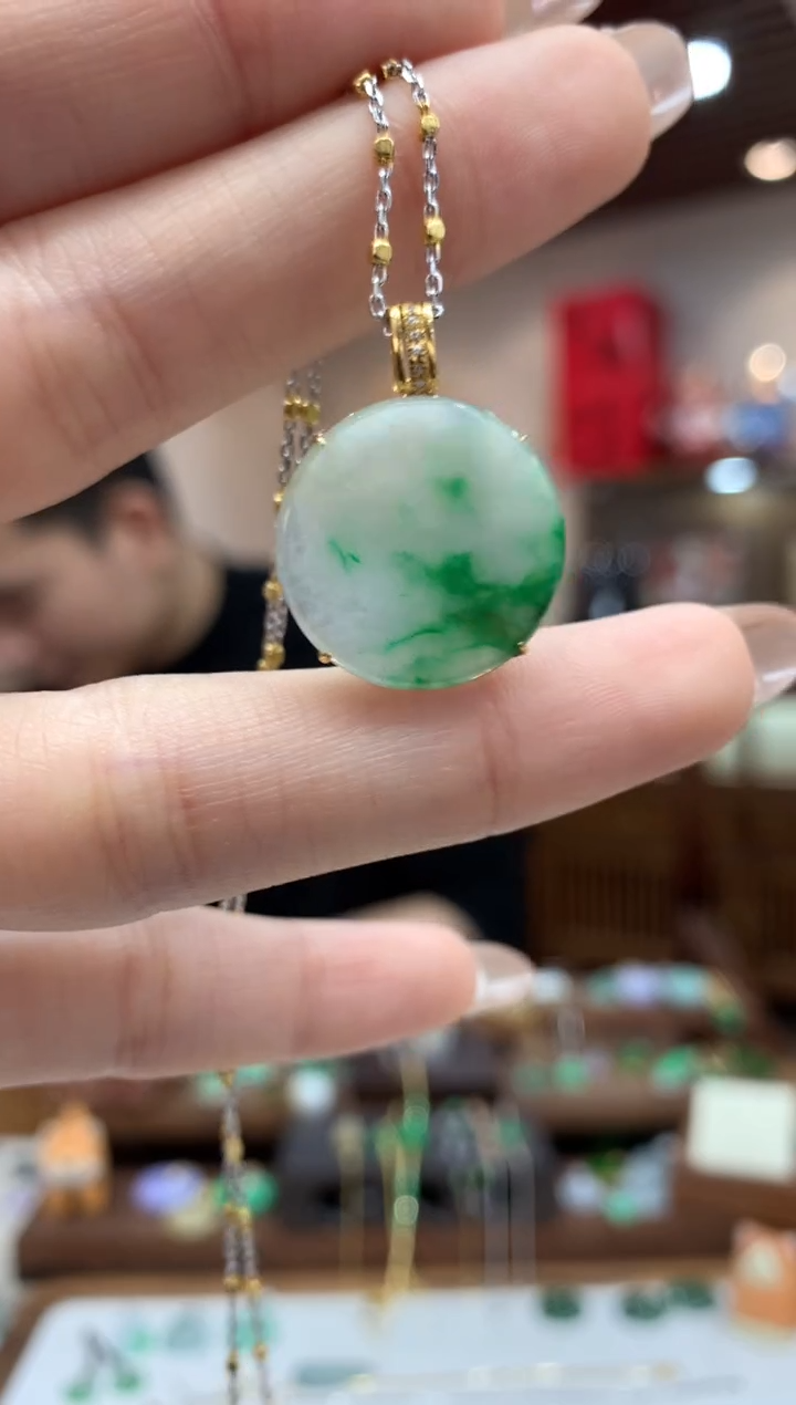 【闪购商品】翡翠吊坠(不含链)18K金镶嵌无事牌