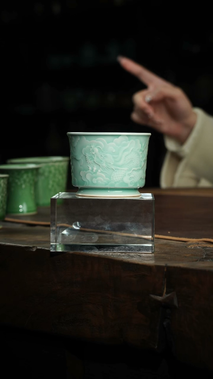 【闪购商品】瓷片瓷茶记 粉青龙纹容天杯