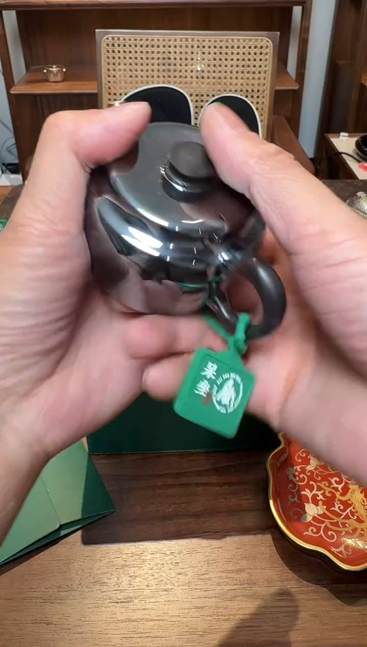 【闪购商品】玄紫手敲镜面德馨壶