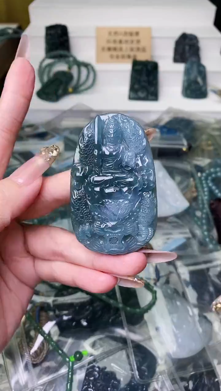 颈饰未镶嵌翡翠 