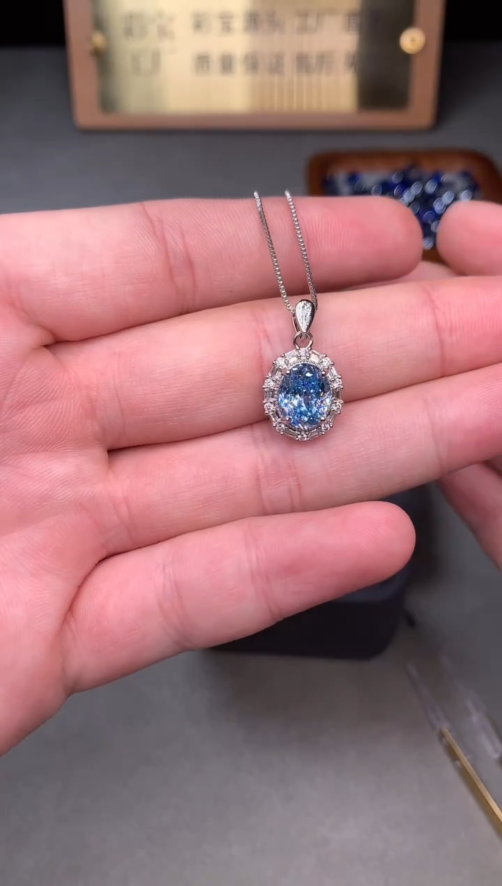 银S925镶嵌耳钉海蓝宝石2222