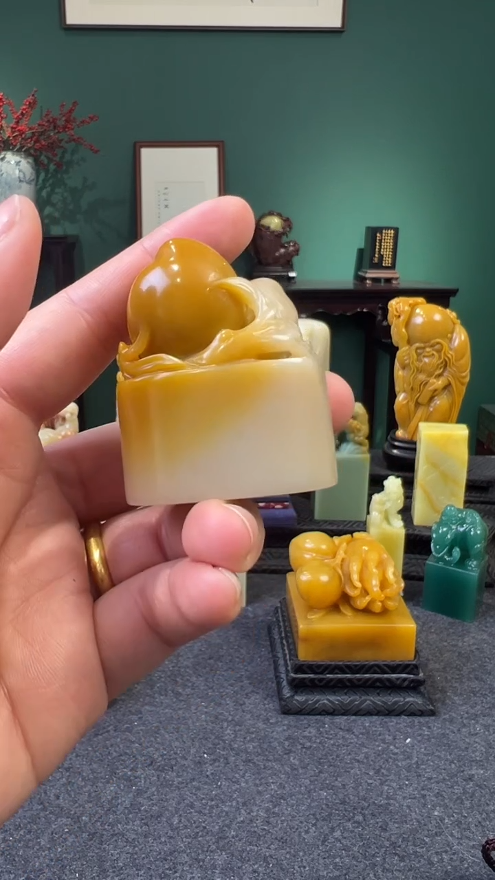 【闪购商品】田黄石金包银寿桃