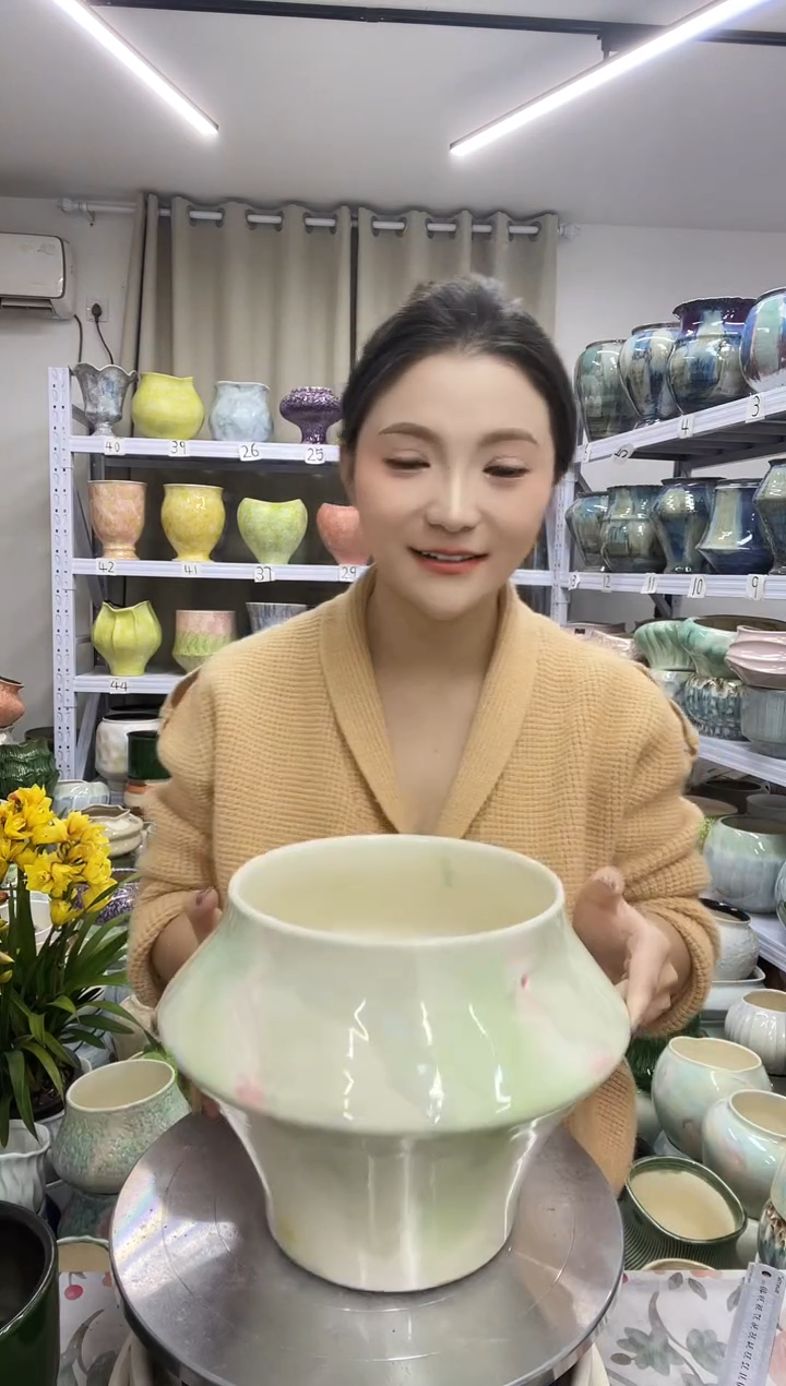 【12.4号】  花盆  高 ：    19口：18