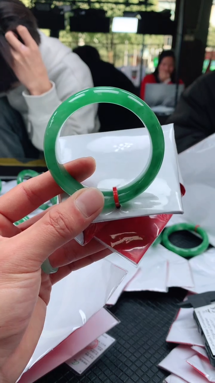 【闪购商品】石英质玉手镯未镶嵌1-天然非洲翠手镯