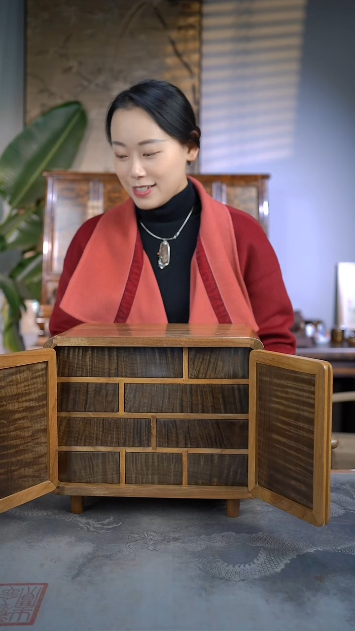 【闪购商品】金丝楠木艺精工满花*收纳多格柜