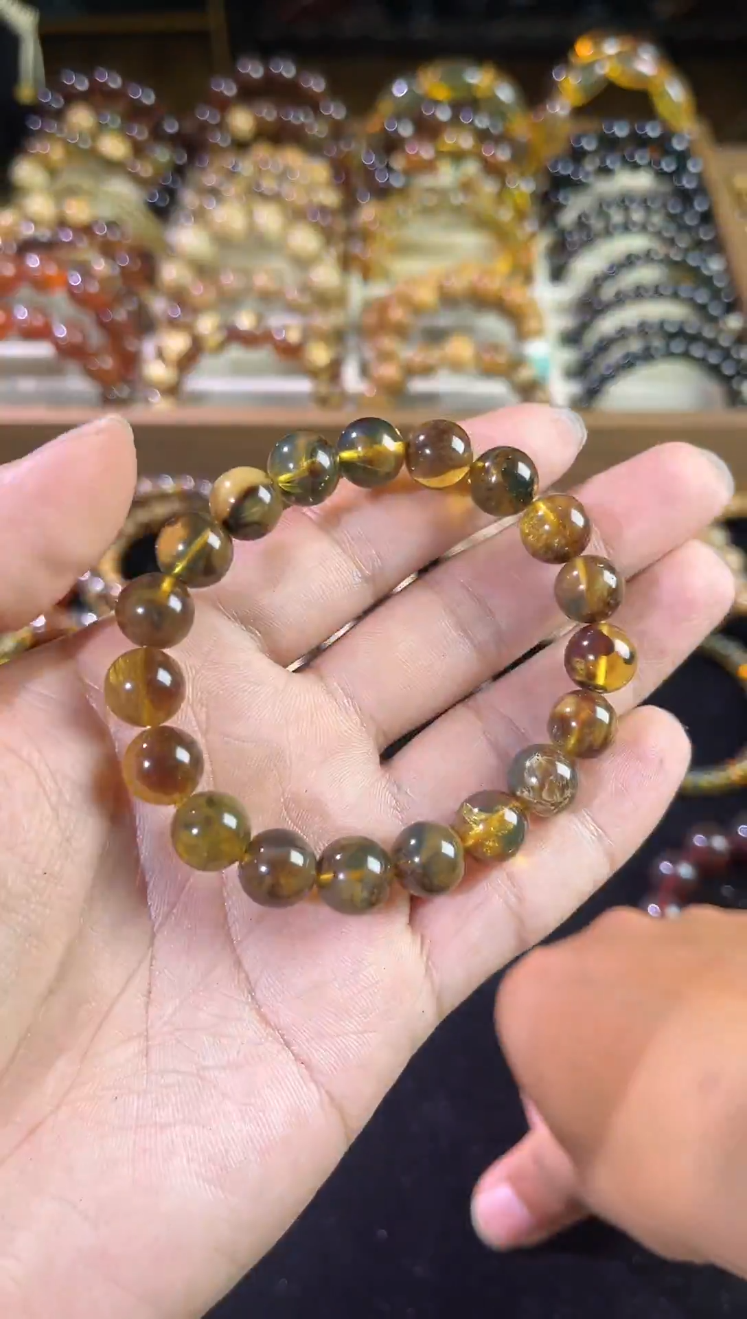 琥珀颈饰未镶嵌金底蛋黄溶洞手串10mm