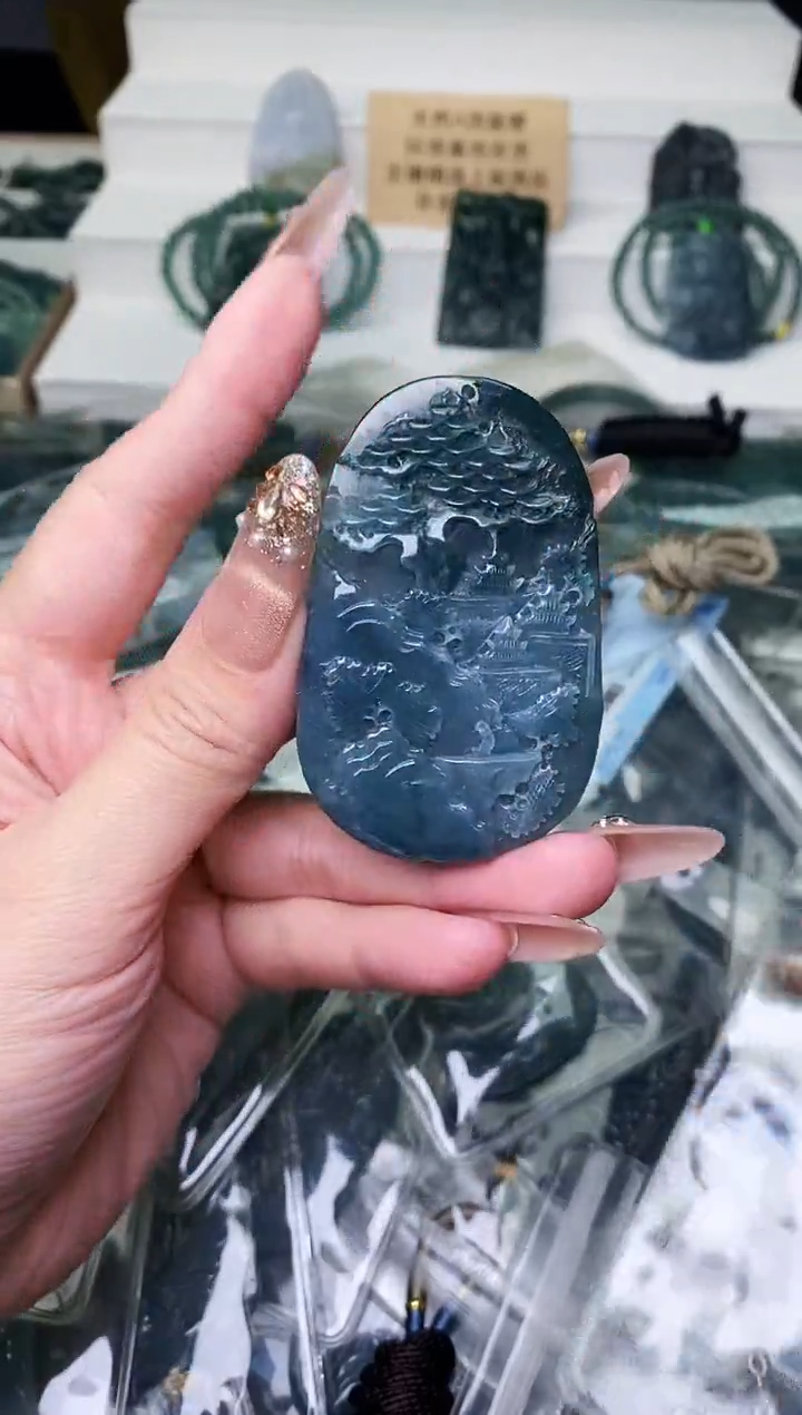 颈饰未镶嵌翡翠 