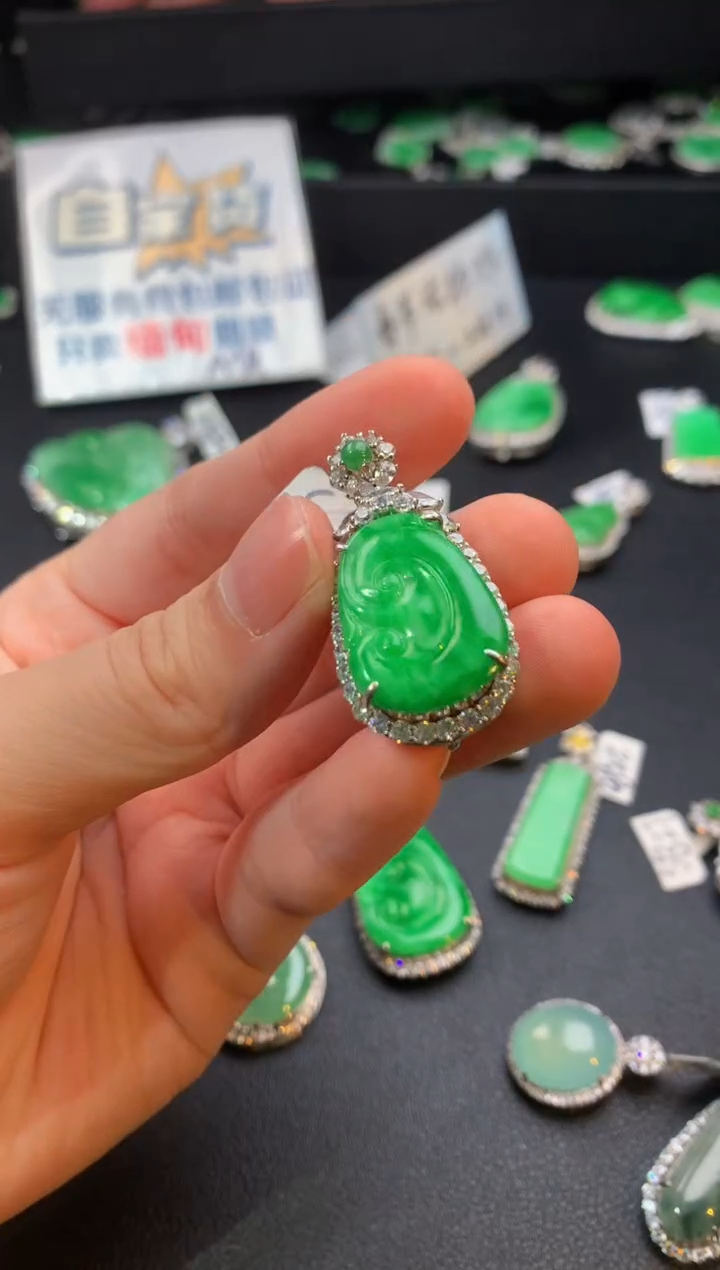 【闪购商品】翡翠颈饰银S925镶嵌翡翠