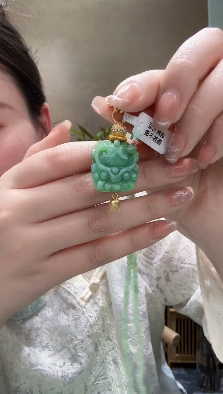 【闪购商品】翡翠未镶嵌颈饰吊坠