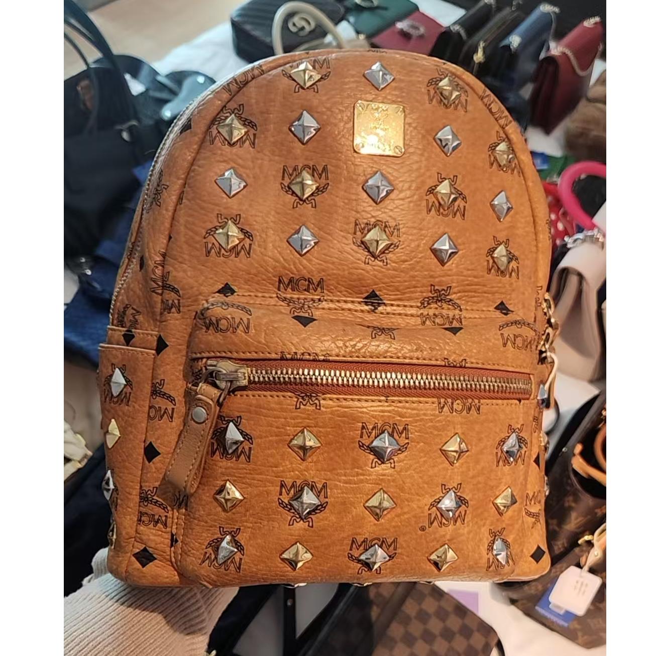 95新 MCM 干邑色中号双肩包/云海包展放大漏