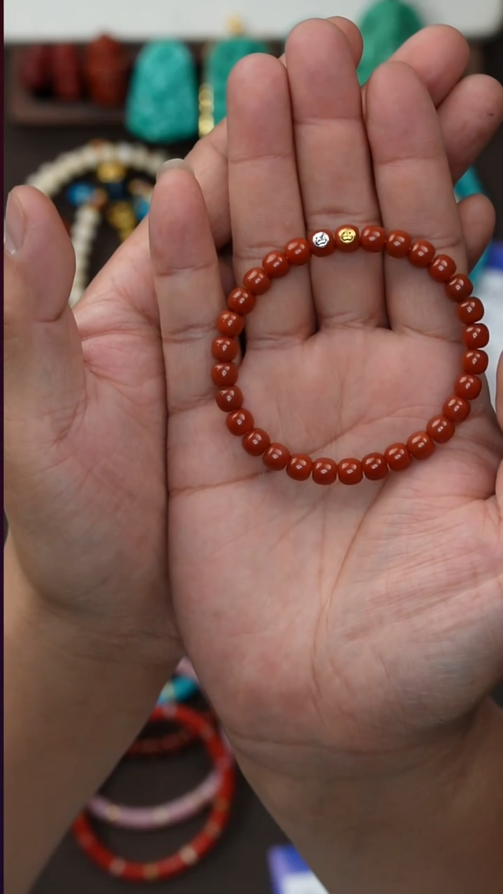 未镶嵌手串南红玛瑙不***。南红手串
