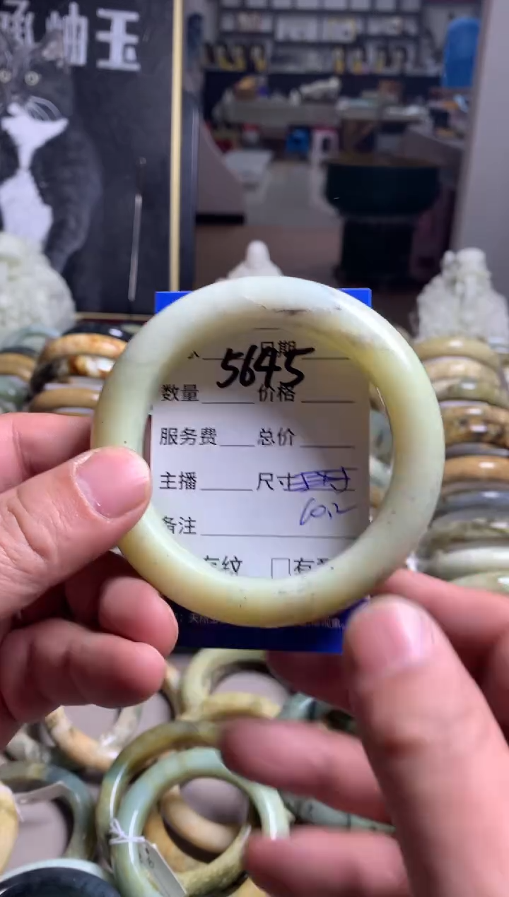 【闪购商品】蛇纹石玉手镯未镶嵌5645