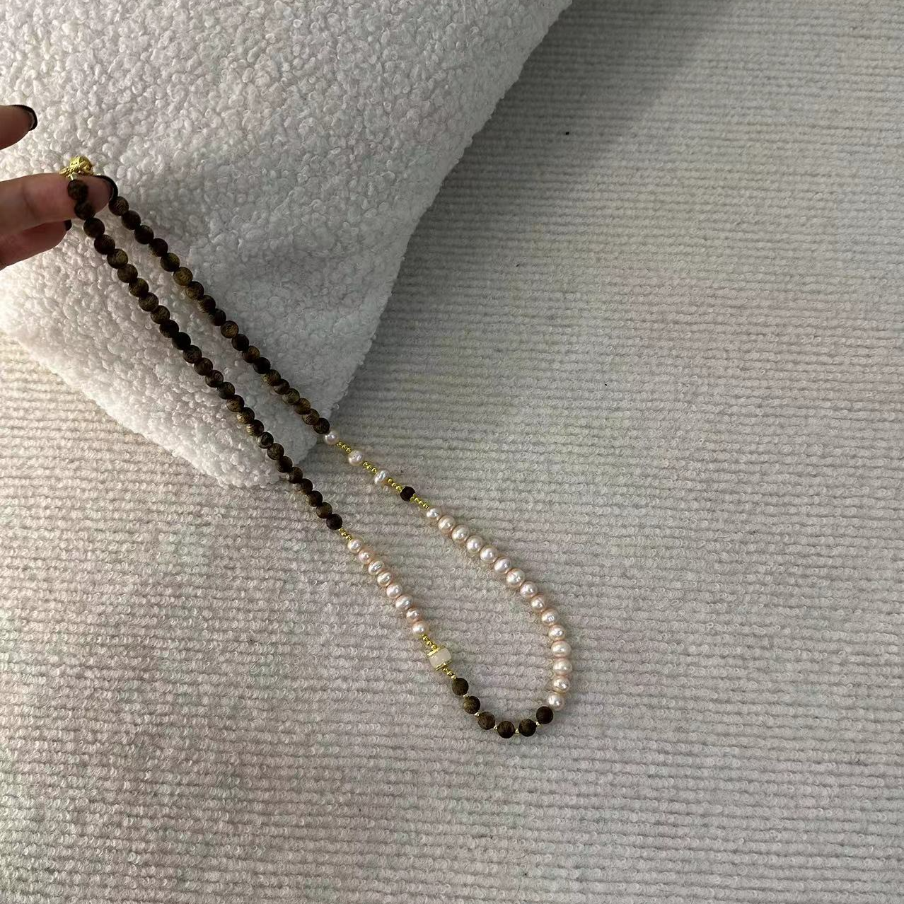 沉香月球来信030海南沉香莺歌绿棋楠0.6圆珠粉珍珠设计款脖挂链