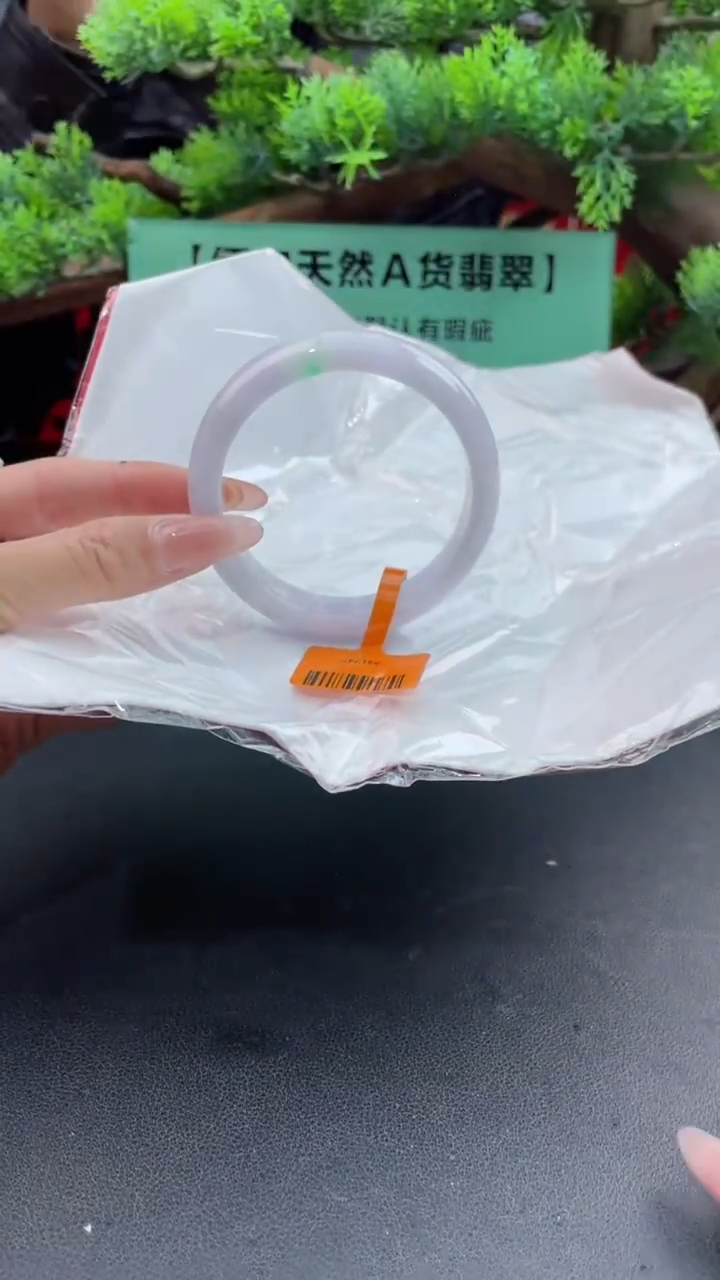 【闪购商品】翡翠手镯未镶嵌1翡翠手镯（微瑕）