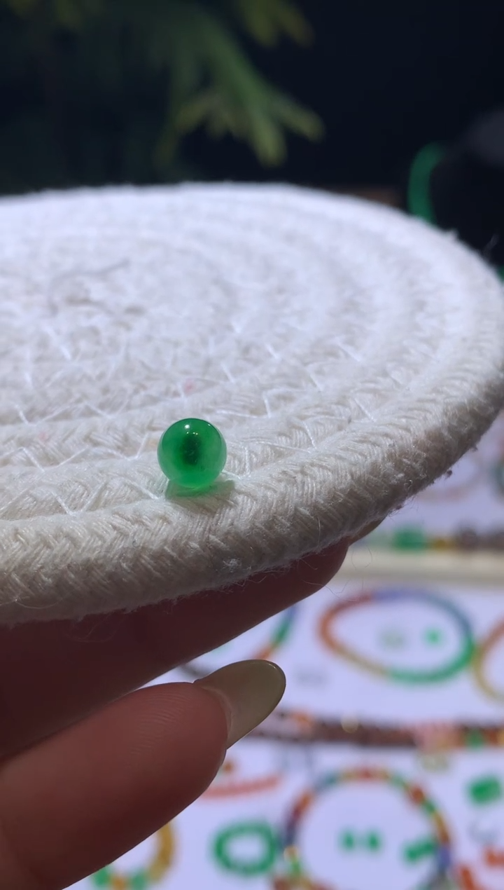 【闪购商品】定制翡翠未镶嵌6.3*珠子2500+250