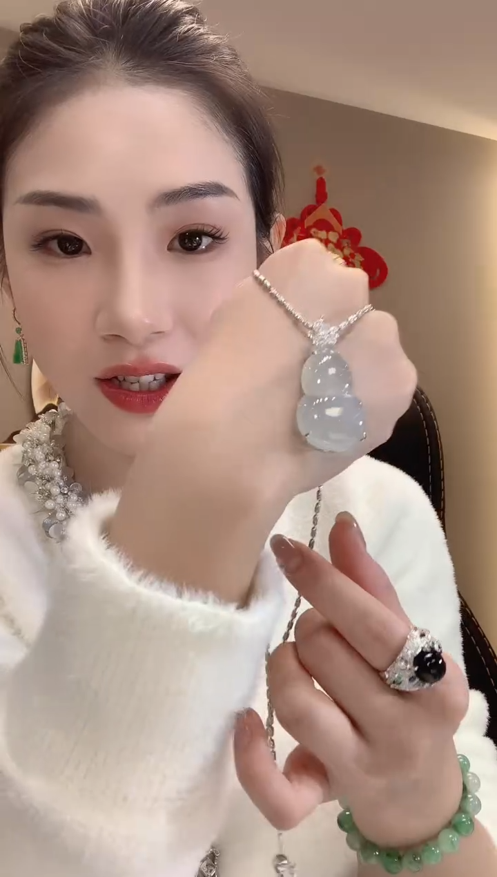 【闪购商品】翡翠吊坠(不含链)18K金镶嵌B8