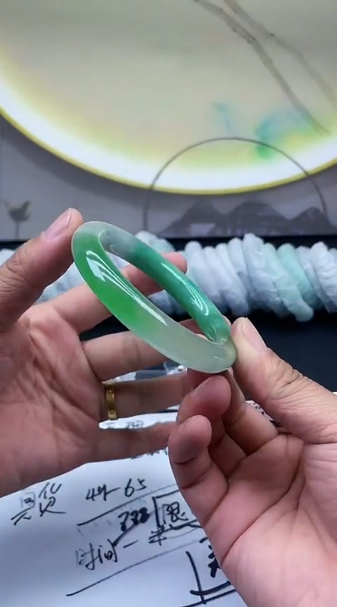 下单就是图片的手镯，放心冲！A583