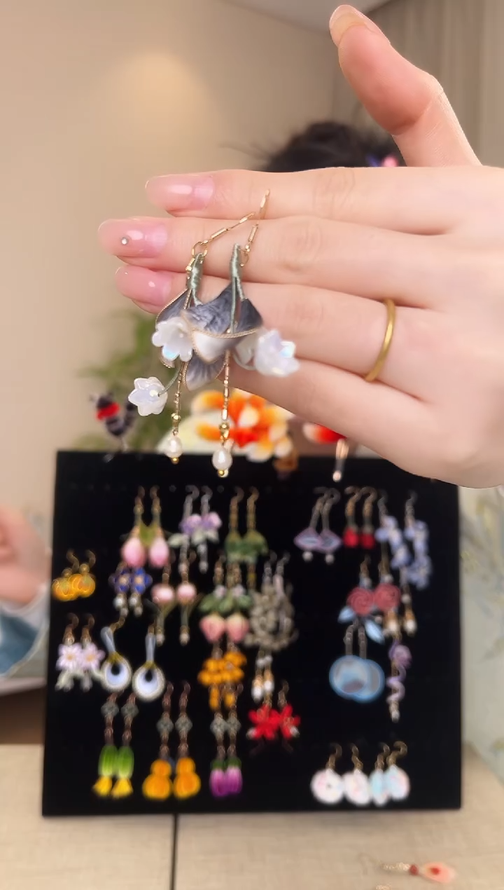 刺绣第****牛水墨色鱼尾款耳环