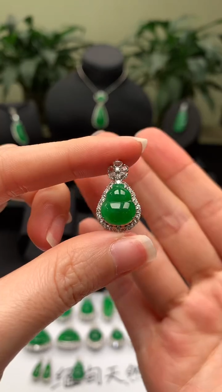 【闪购商品】翡翠颈饰18K金镶嵌葫芦