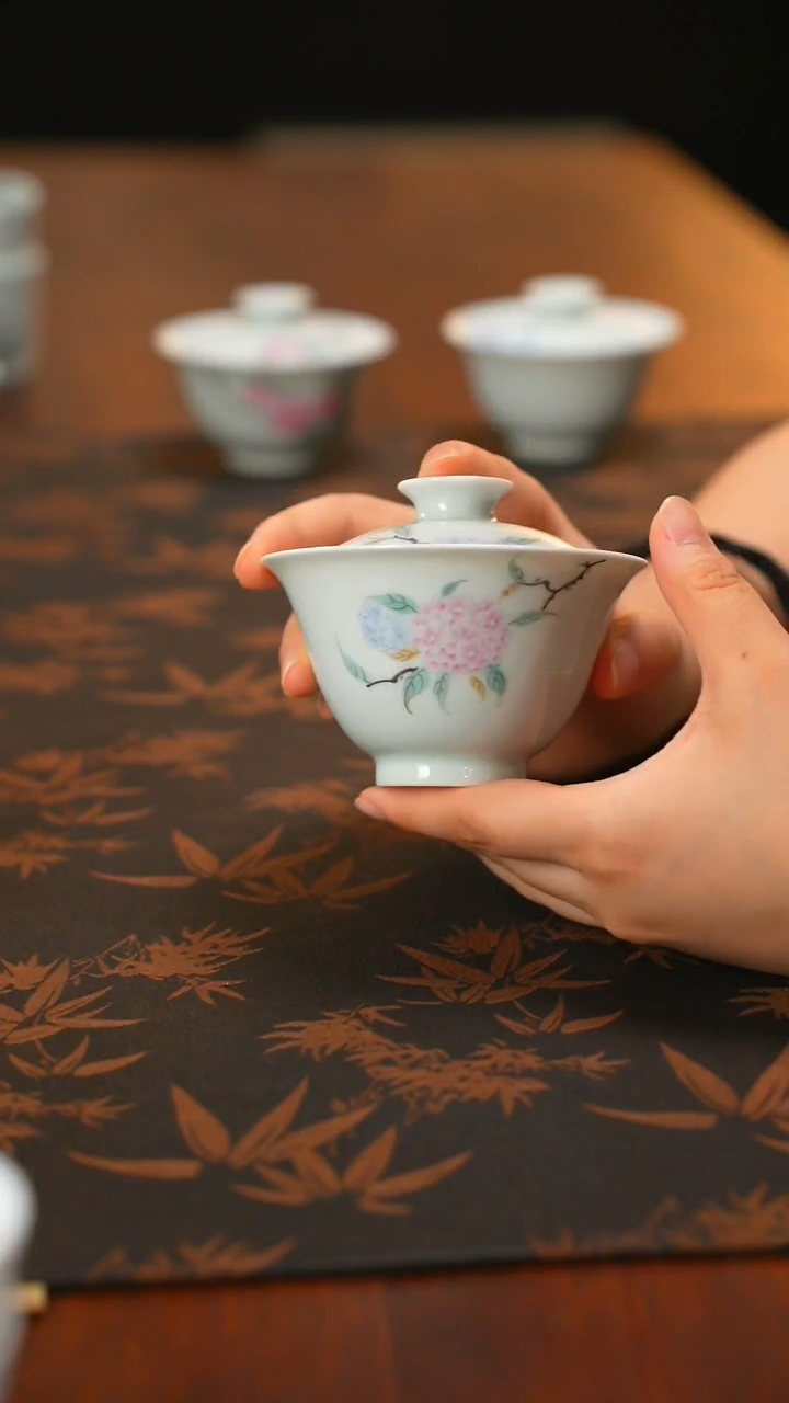 少得瓷精选福利绣球花盖碗