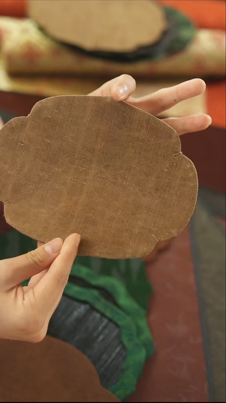 柞蚕丝莲花壶承垫·······