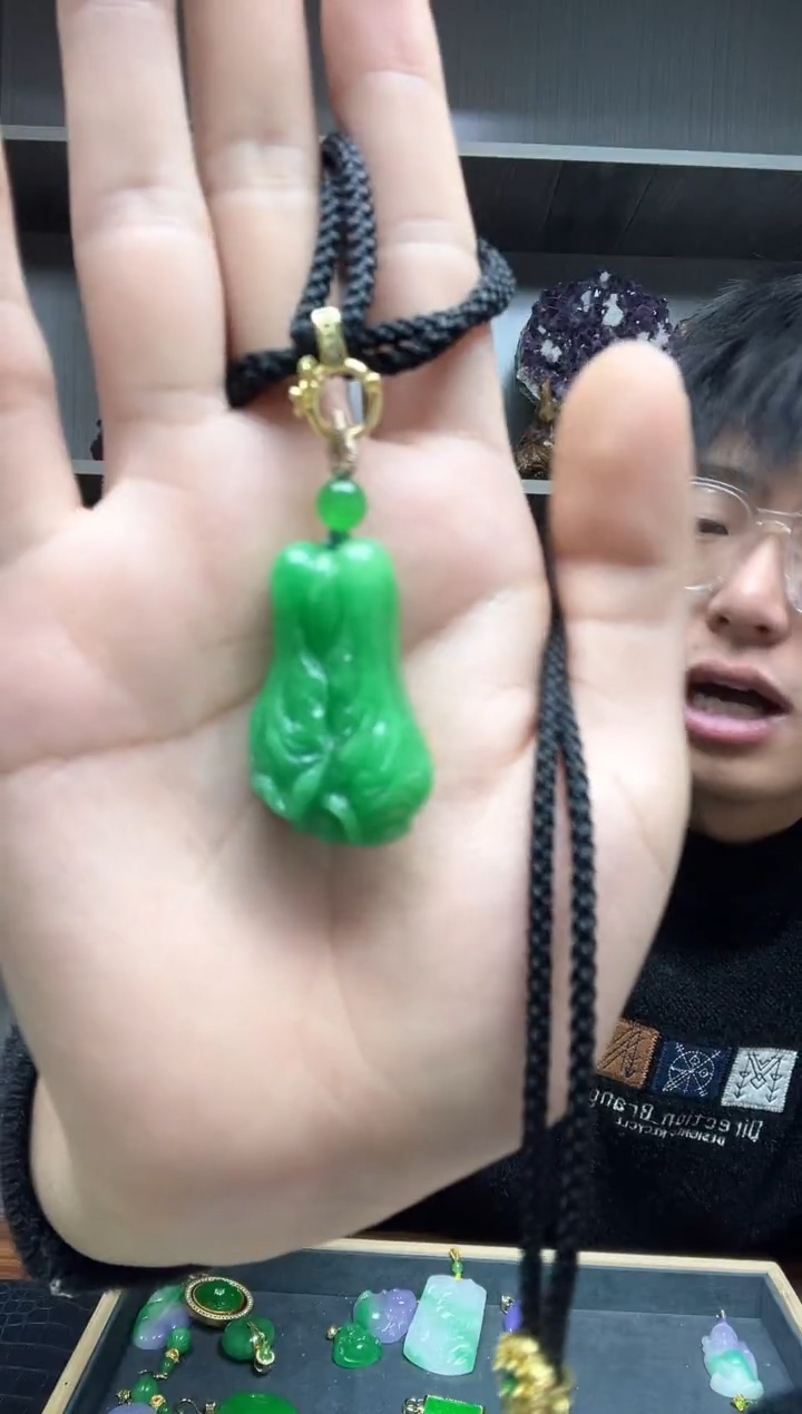 【闪购商品】翡翠吊坠(赠链)未镶嵌吊坠