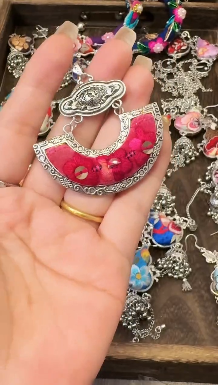 织绣云织谣民族风精美饰品105