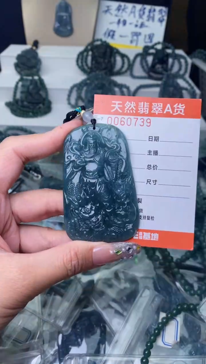 【闪购商品】翡翠颈饰未镶嵌··········