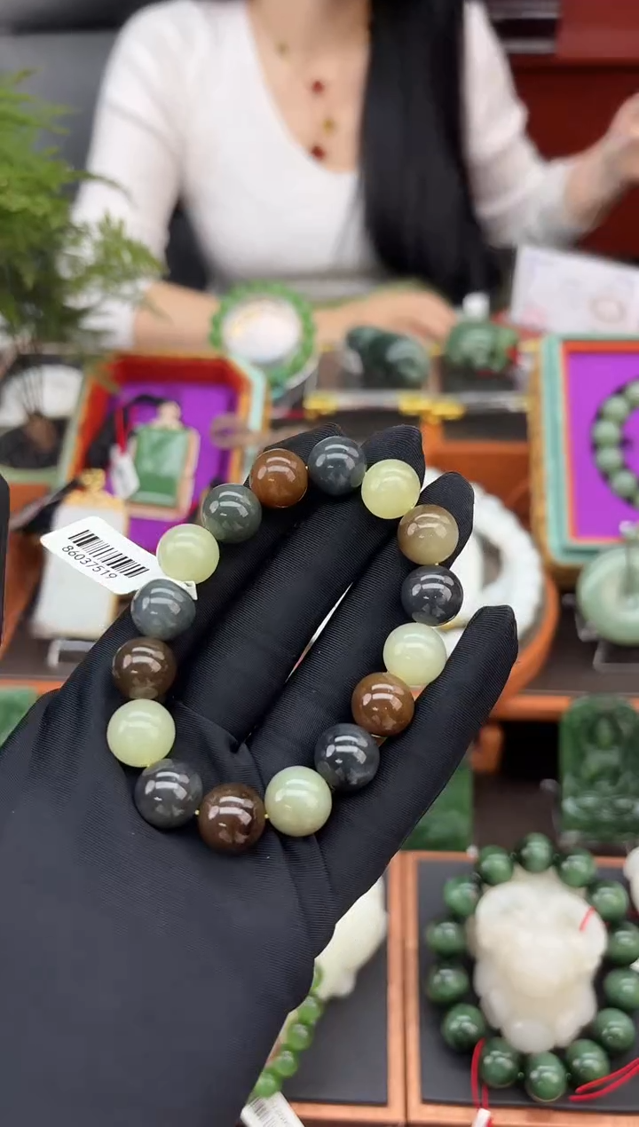 未镶嵌手串和田玉董小姐推荐 多样性发货 拍一发一llss12