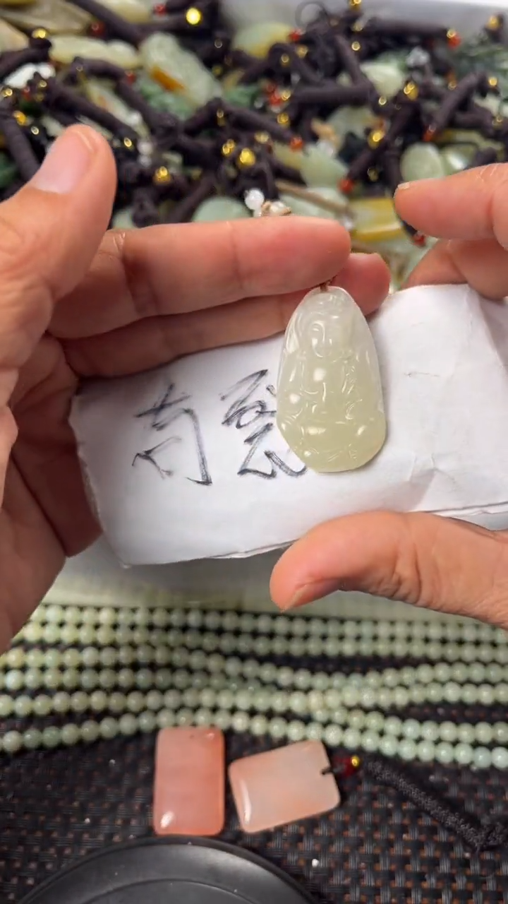 【闪购商品】和田玉颈饰未镶嵌多样性发货没有证书拍一发一有瑕