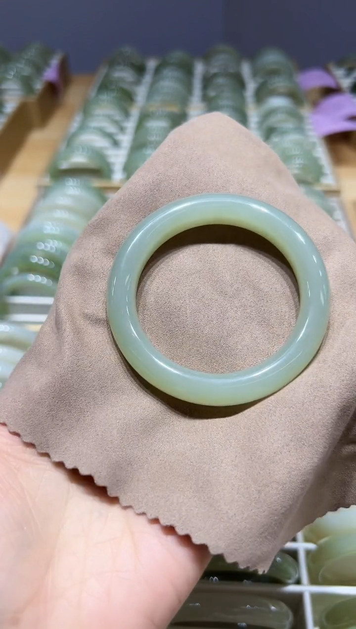 【闪购商品】和田玉手镯未镶嵌v0251圈口52