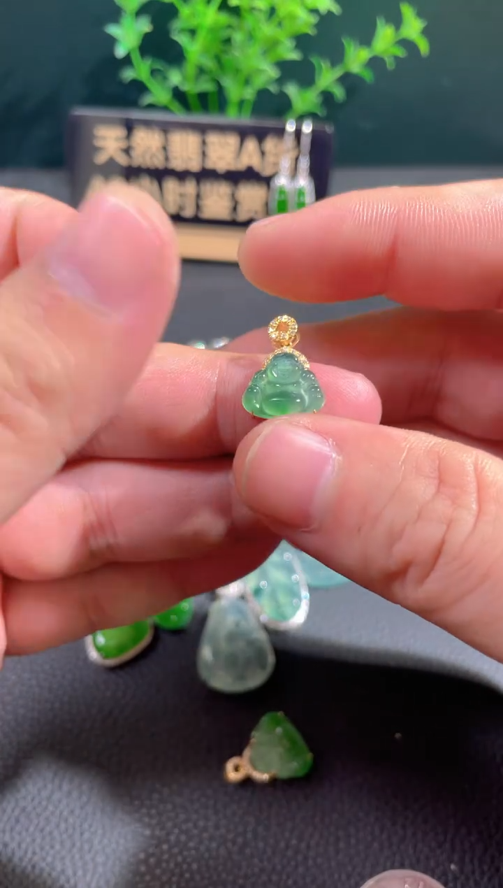 【闪购商品】翡翠颈饰18K金镶嵌翡翠