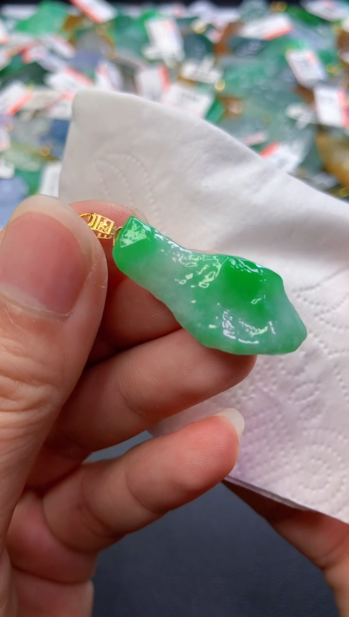 【闪购商品】翡翠吊坠(不含链)未镶嵌8298