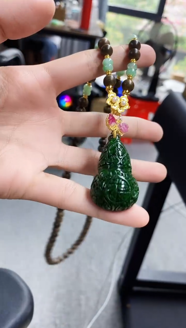 颈饰未镶嵌翡翠吊坠