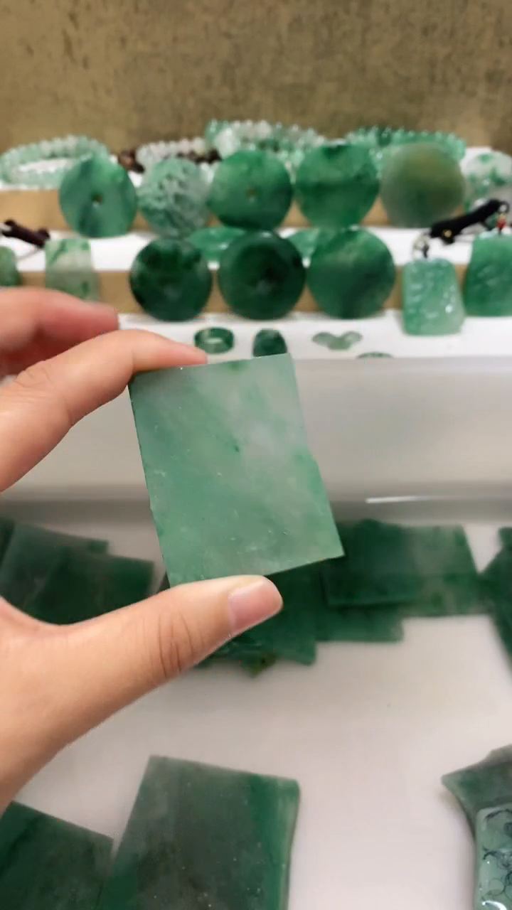 未镶嵌石英质玉（非洲翠）珠宝奇石天然非洲翠