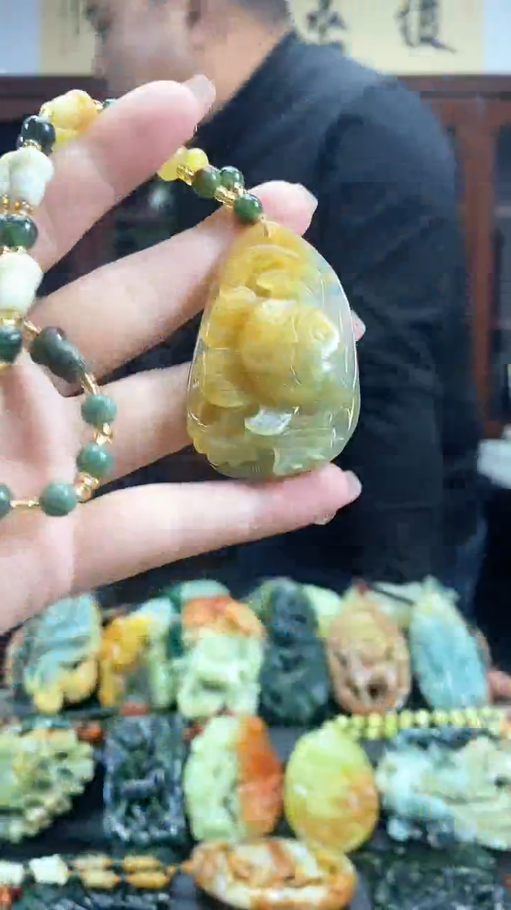 【闪购商品】蛇纹石玉吊坠未镶嵌·