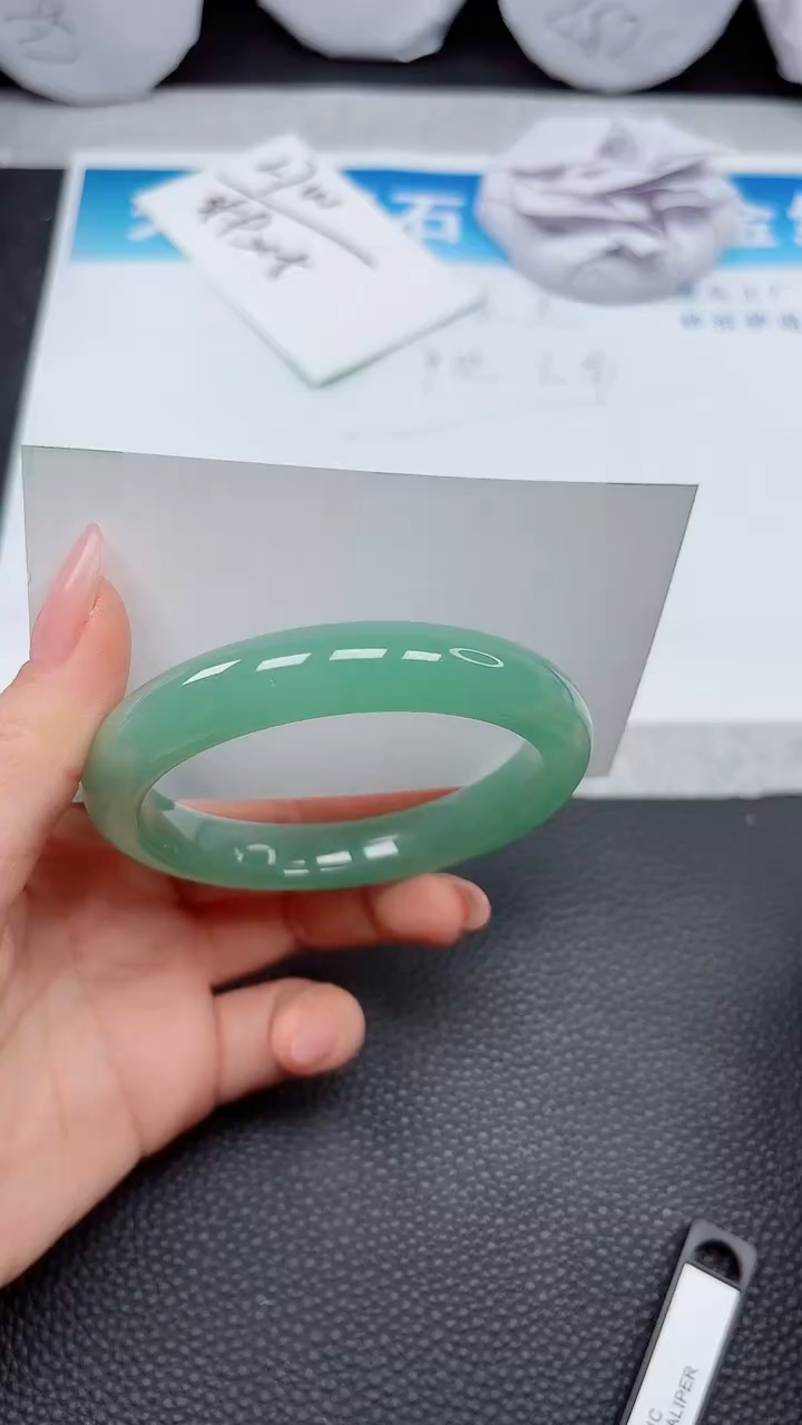 【闪购商品】石英质玉手镯未镶嵌A495