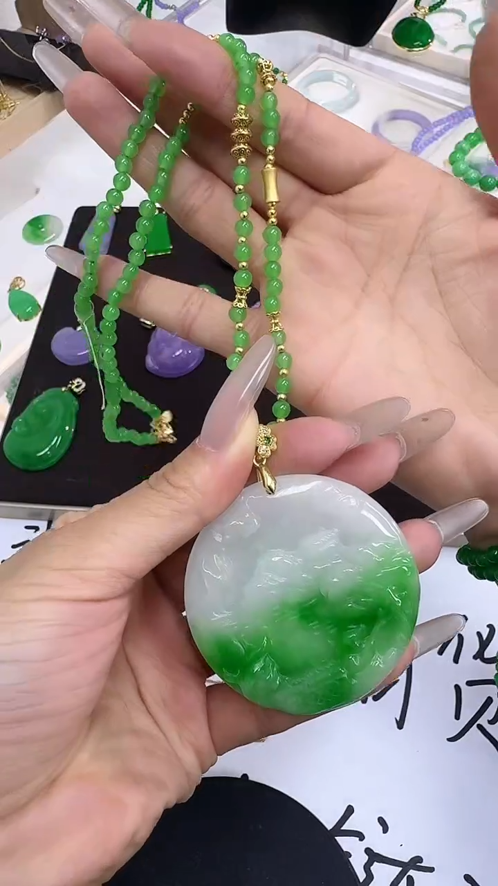 翡翠未镶嵌吊坠(赠链)半山半水山水牌