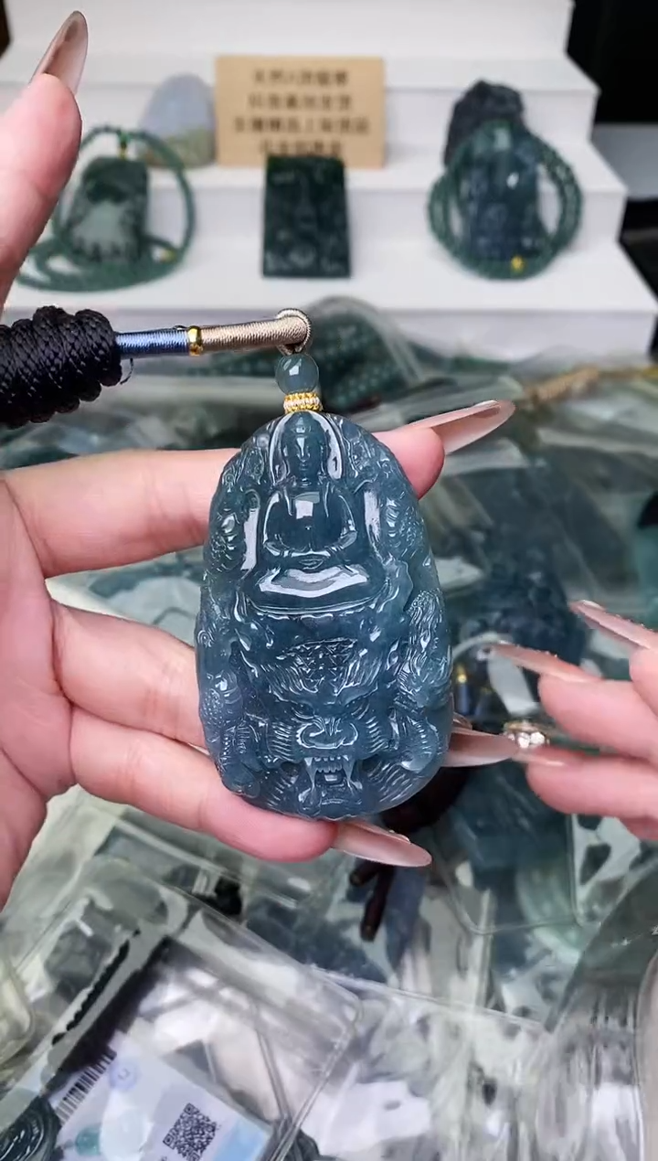 颈饰未镶嵌翡翠 