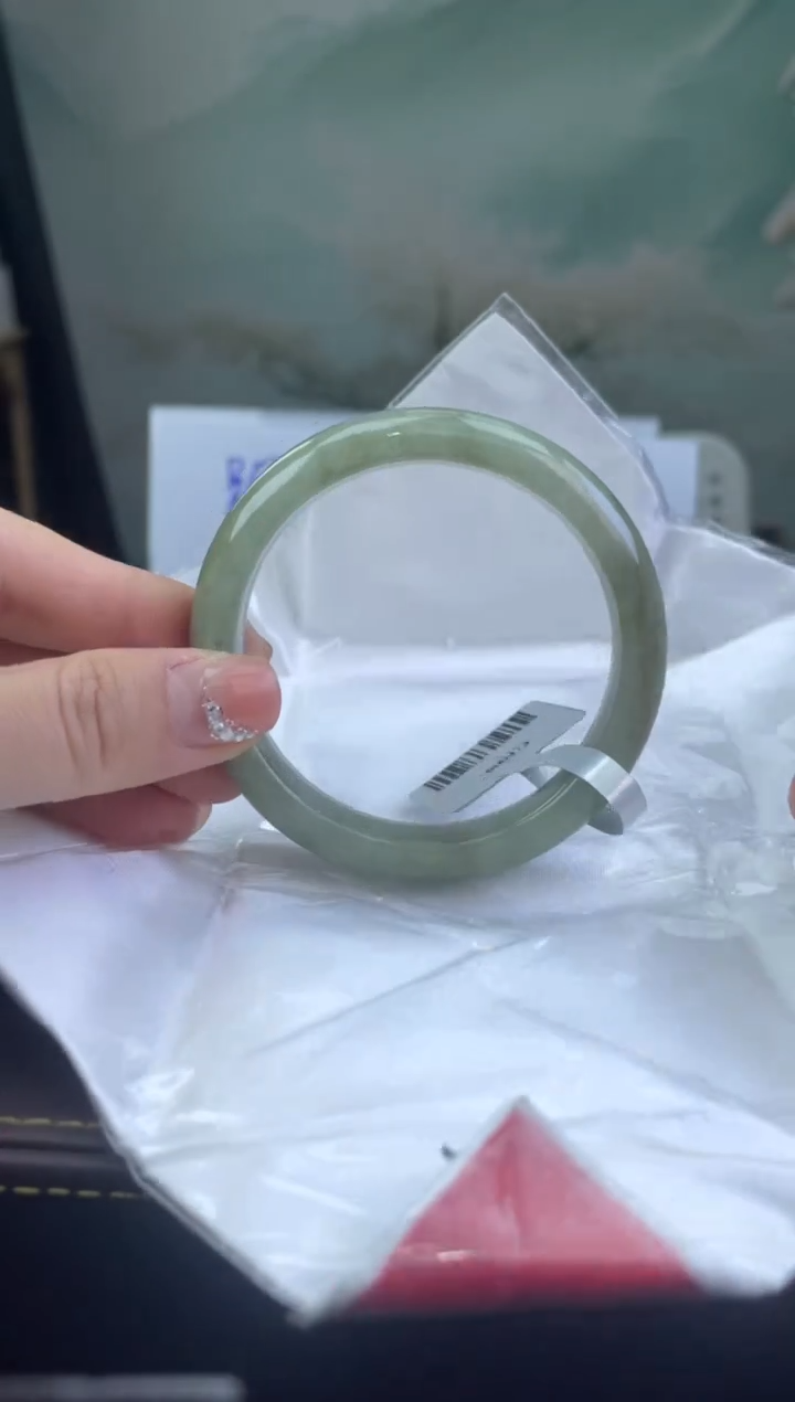 翡翠手镯未镶嵌4翡翠手镯（微瑕）